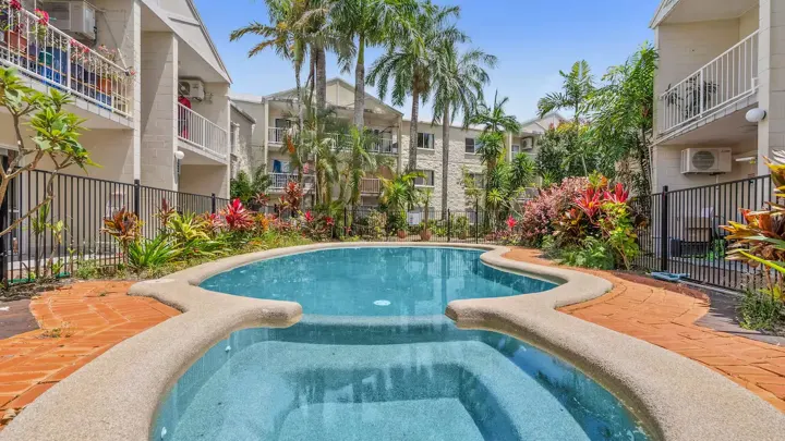 Resort-style pool and tropical gardens at Bungalow Poolside Hideaway